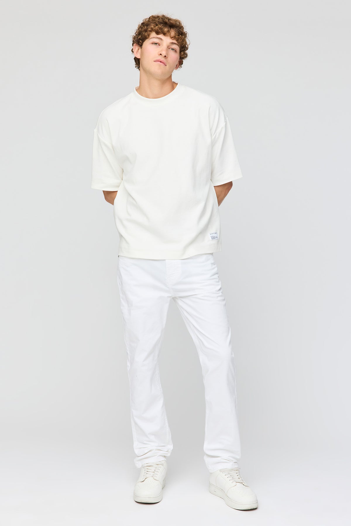 Vue alternative 2. Pantalon à jambe droite