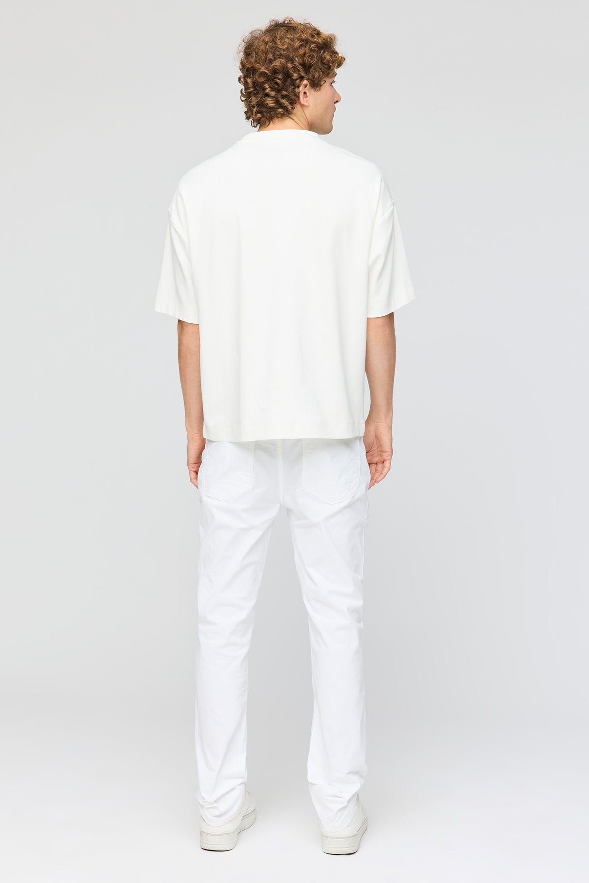 Vue alternative 3. Pantalon à jambe droite