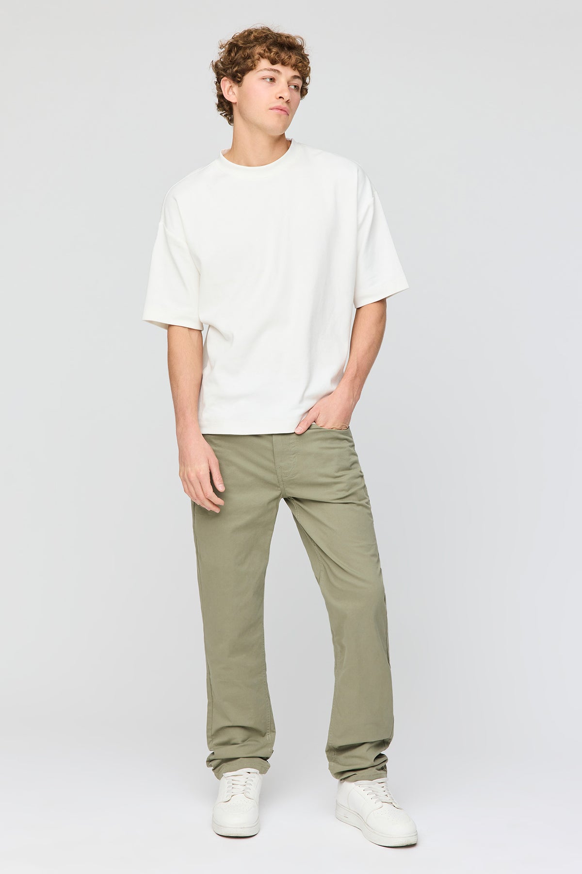 Vue alternative 2. Pantalon à jambe droite