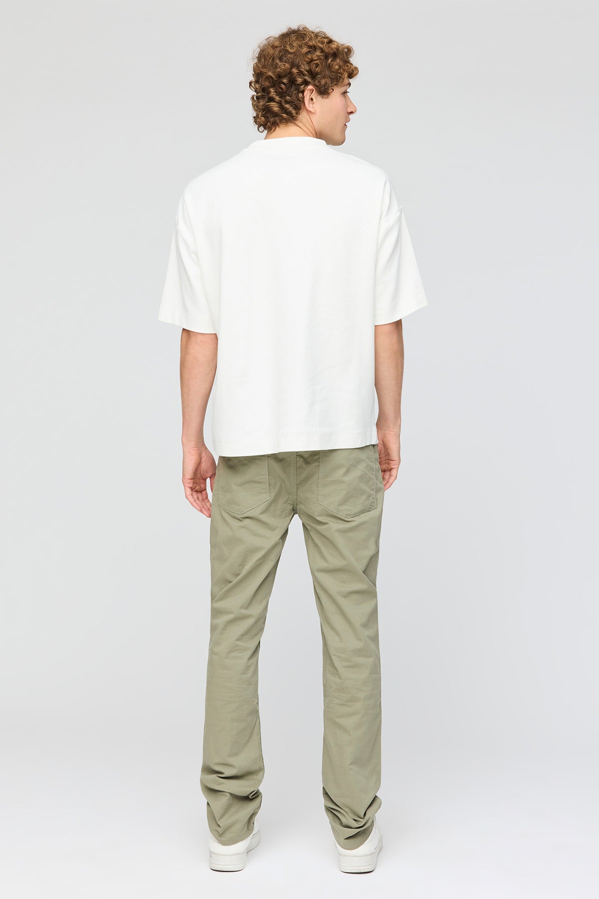 Vue alternative 3. Pantalon à jambe droite
