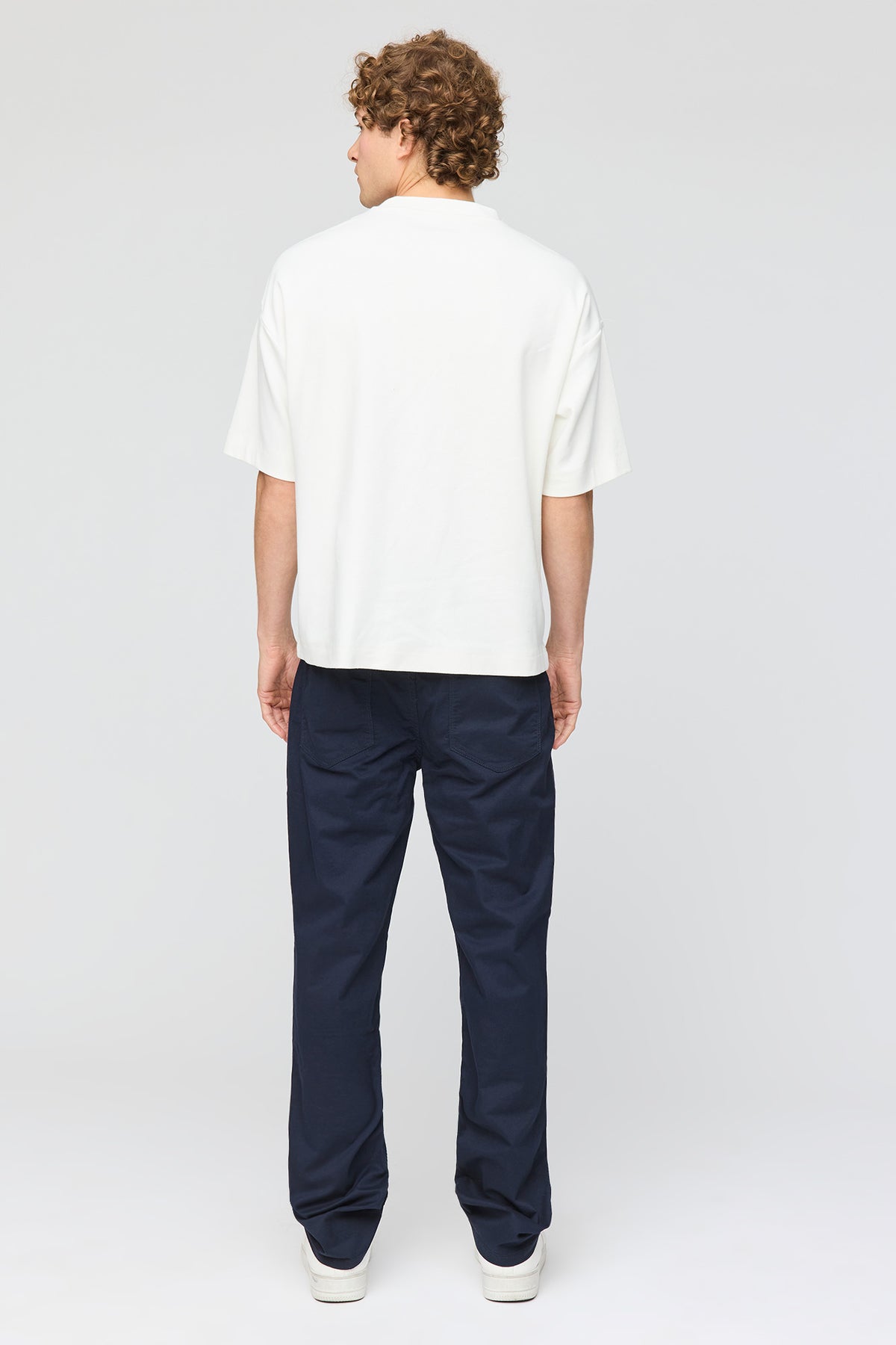Vue alternative 3. Pantalon à jambe droite