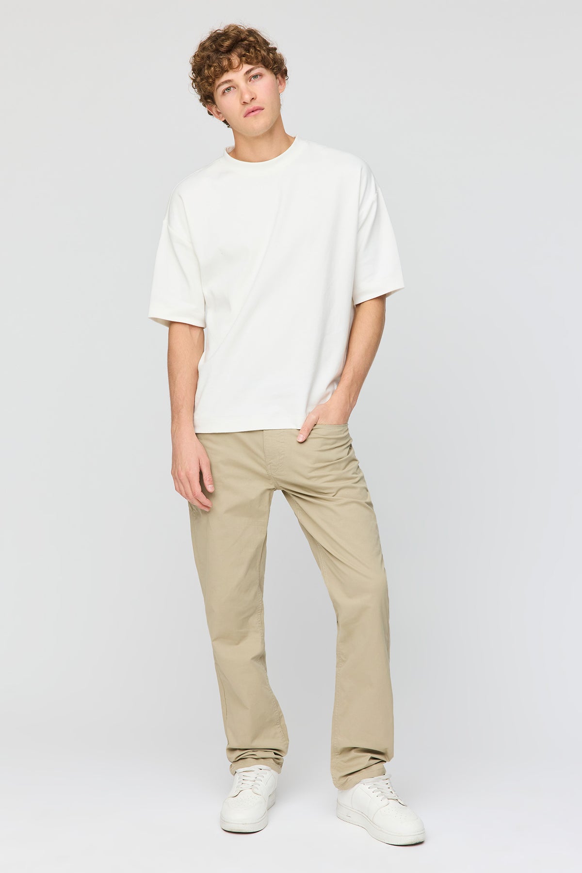 Vue alternative 2. Pantalon à jambe droite