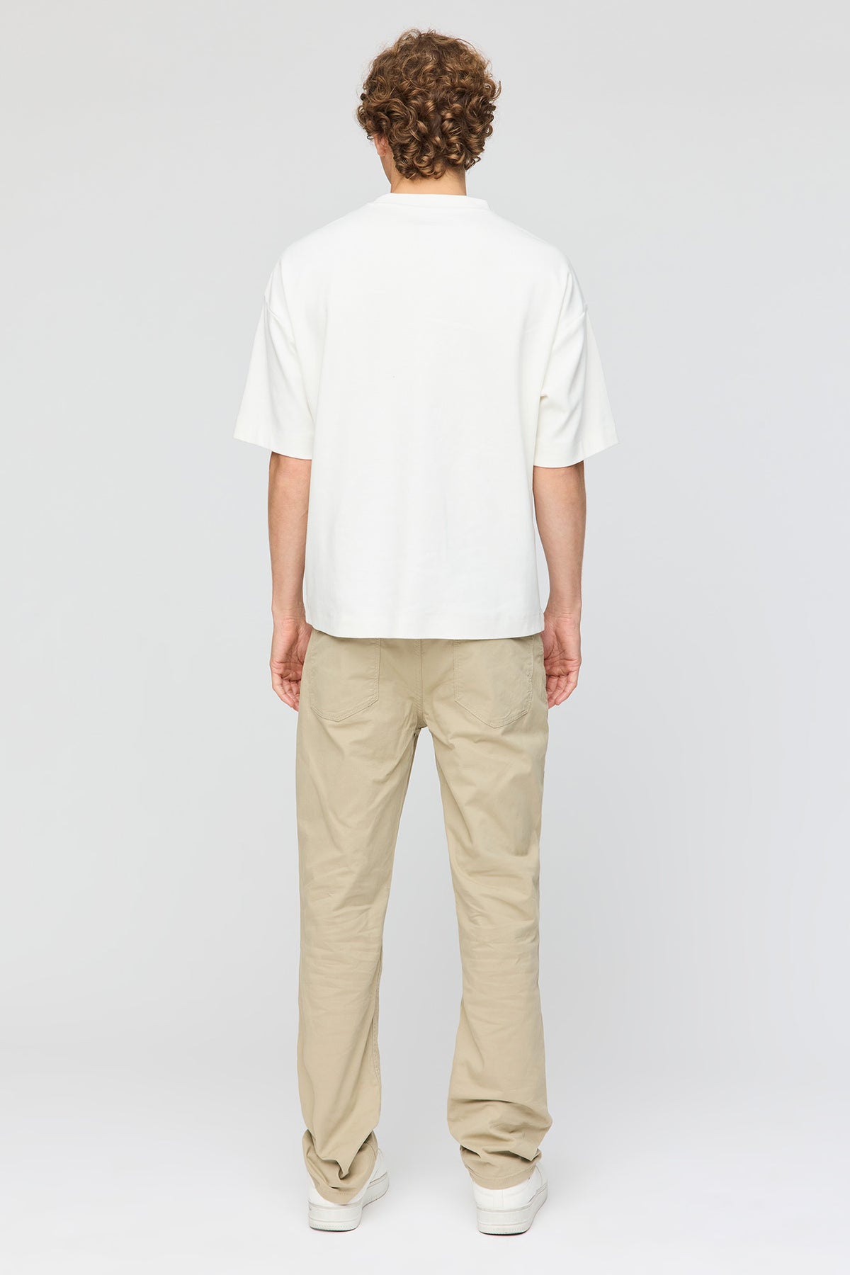 Vue alternative 3. Pantalon à jambe droite