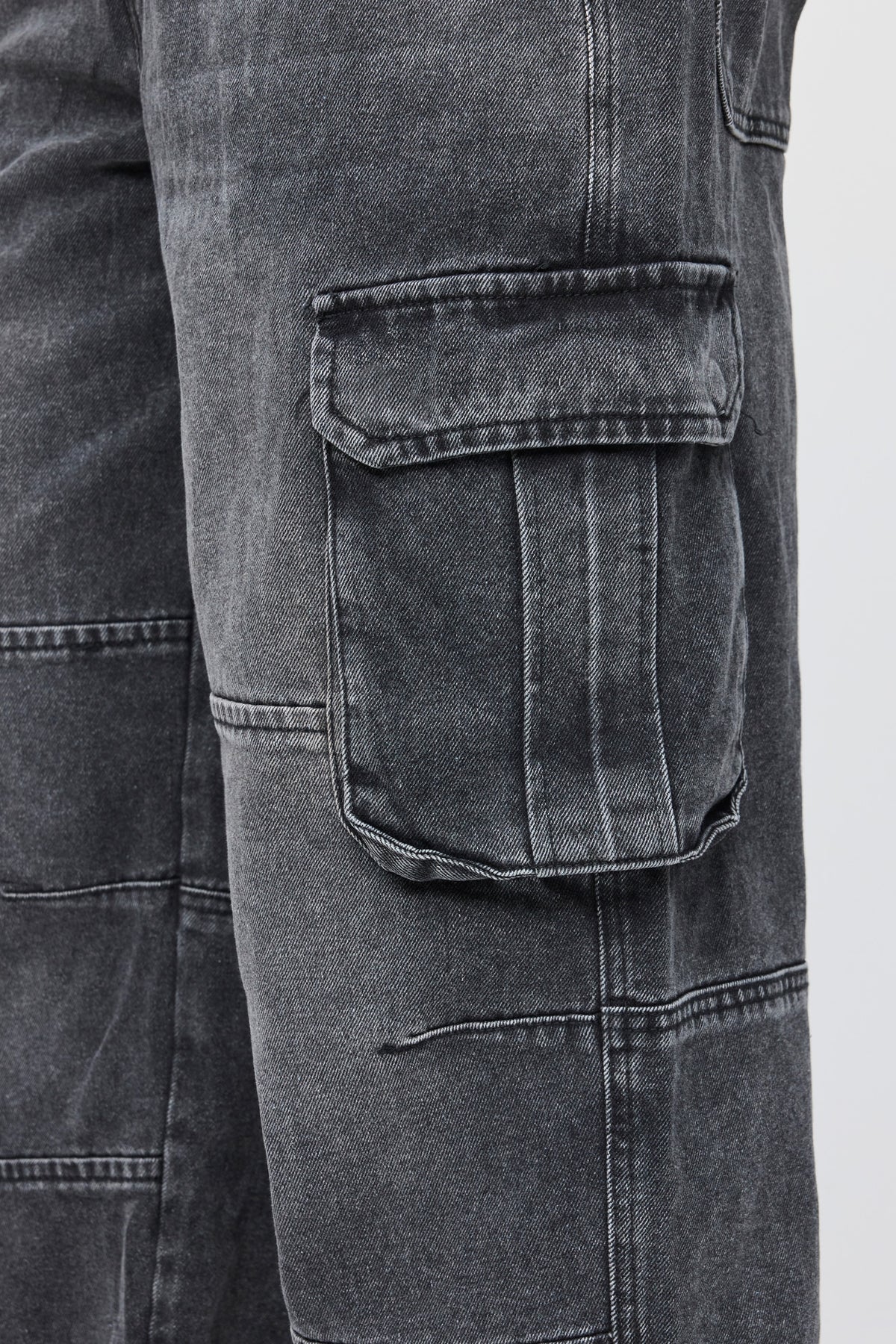 Alt View 4. Baggy Cargo Jean - Black