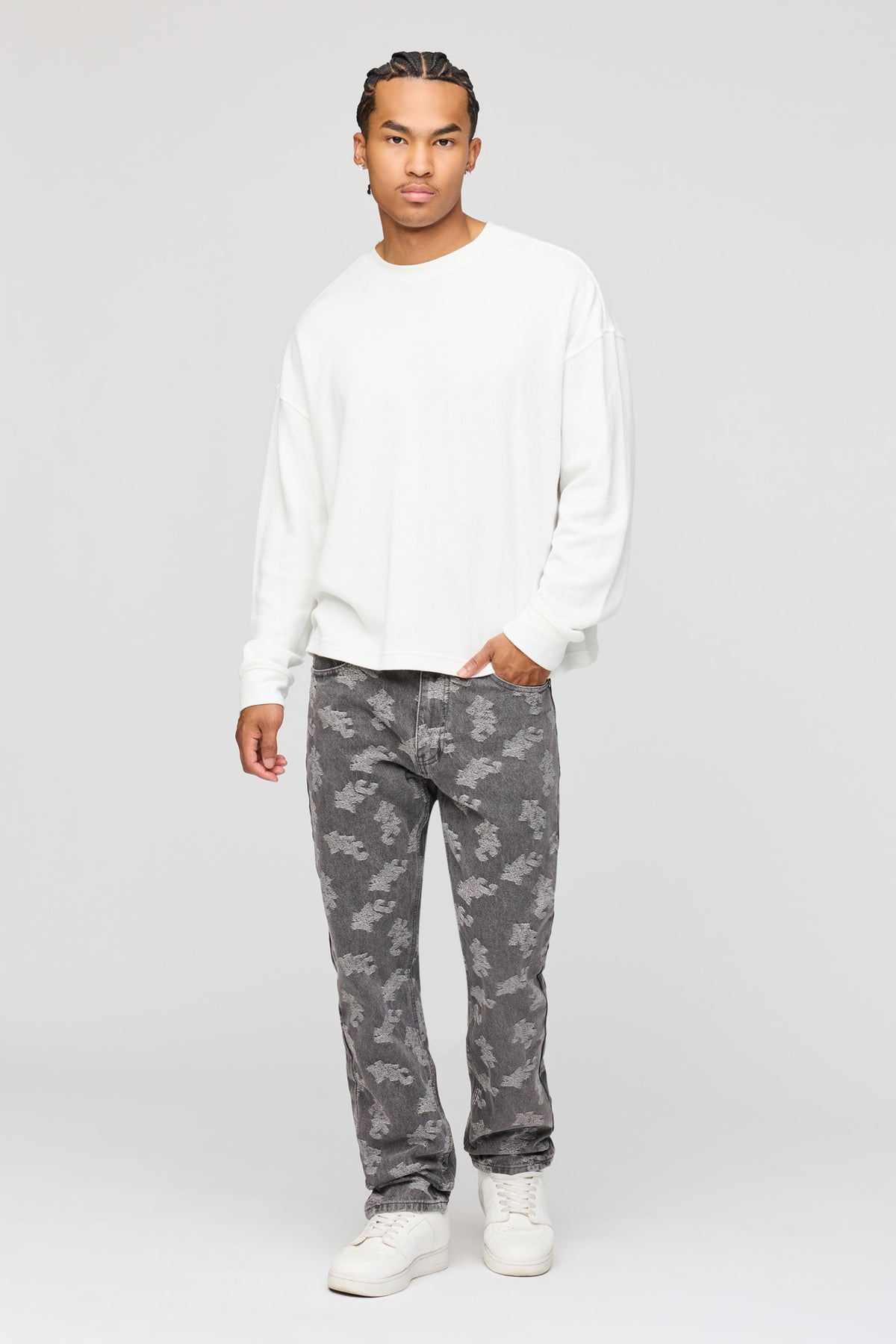 Vue alternative 2. Jean droit en tricot de jacquard à imprimé NYC 