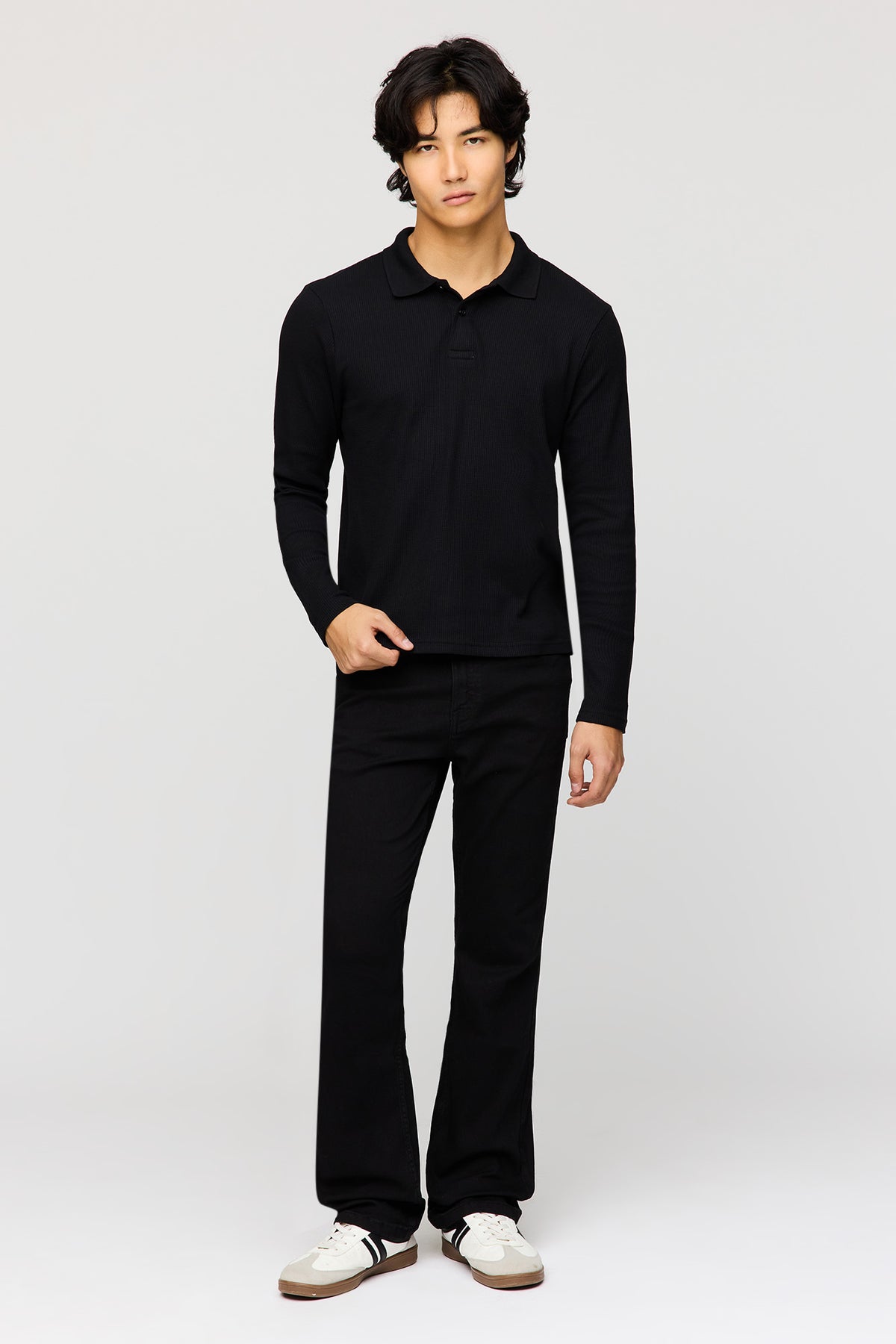 Vue alternative 2. Jean extensible à jambe semi-évasée