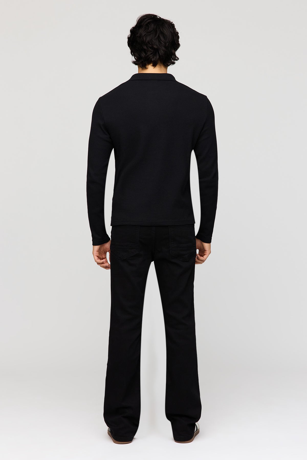 Vue alternative 3. Jean extensible à jambe semi-évasée