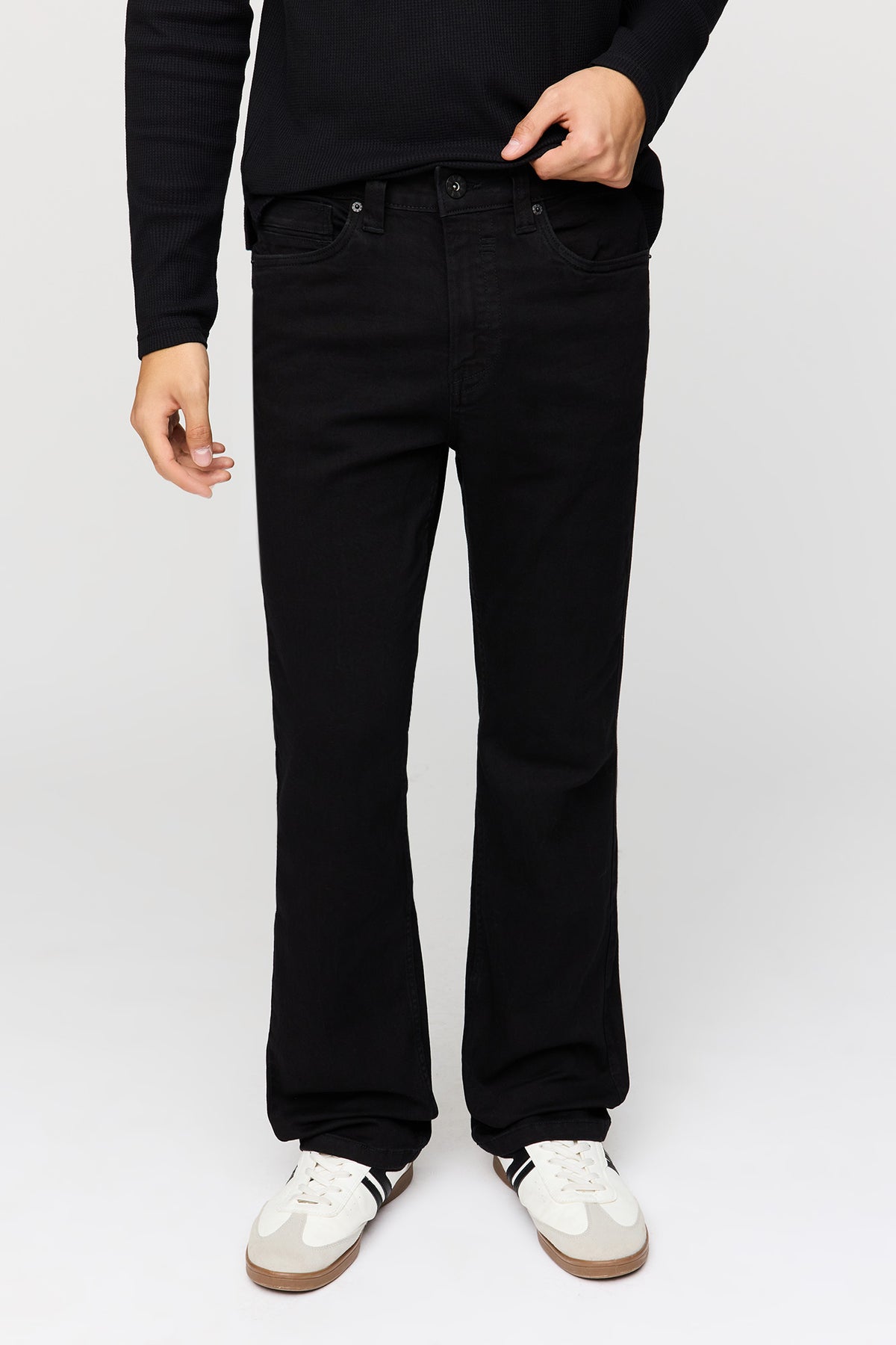 Jean extensible à jambe semi-évasée