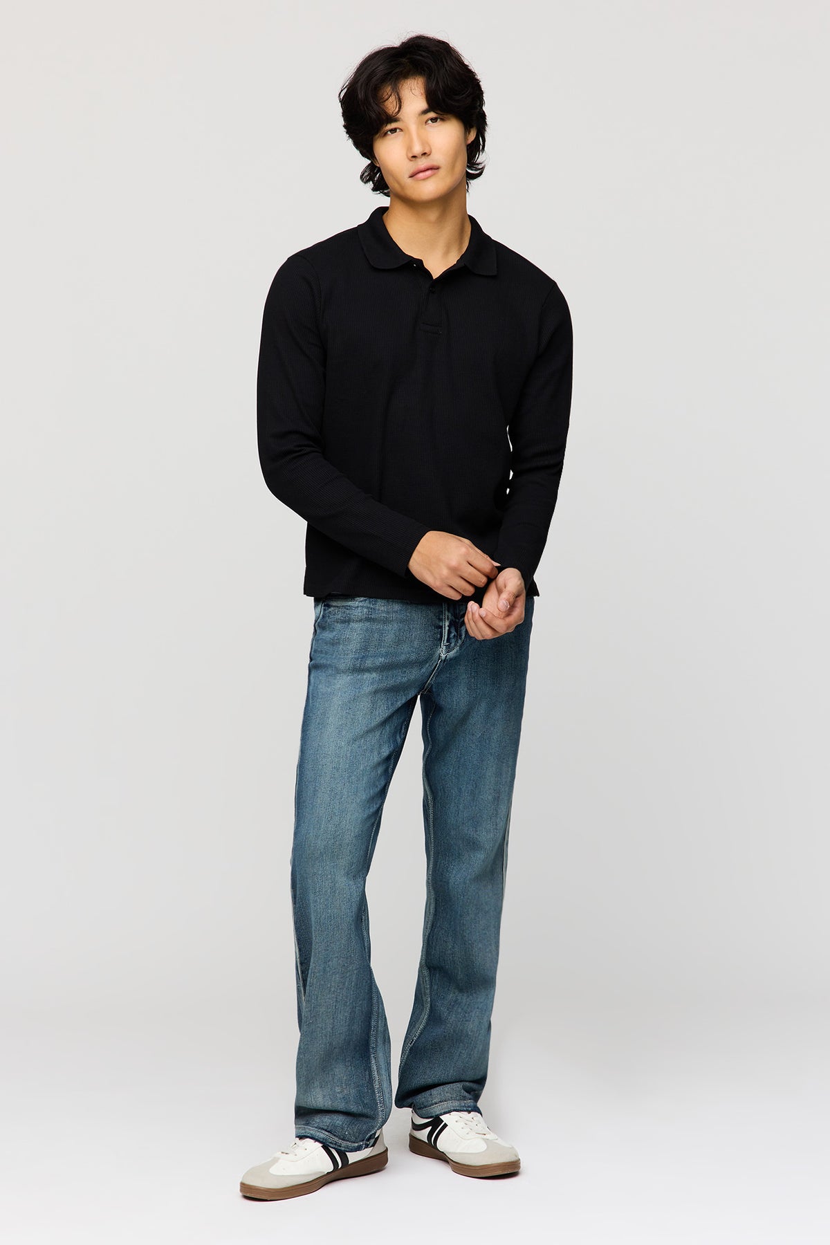 Vue alternative 2. Jean extensible à jambe semi-évasée