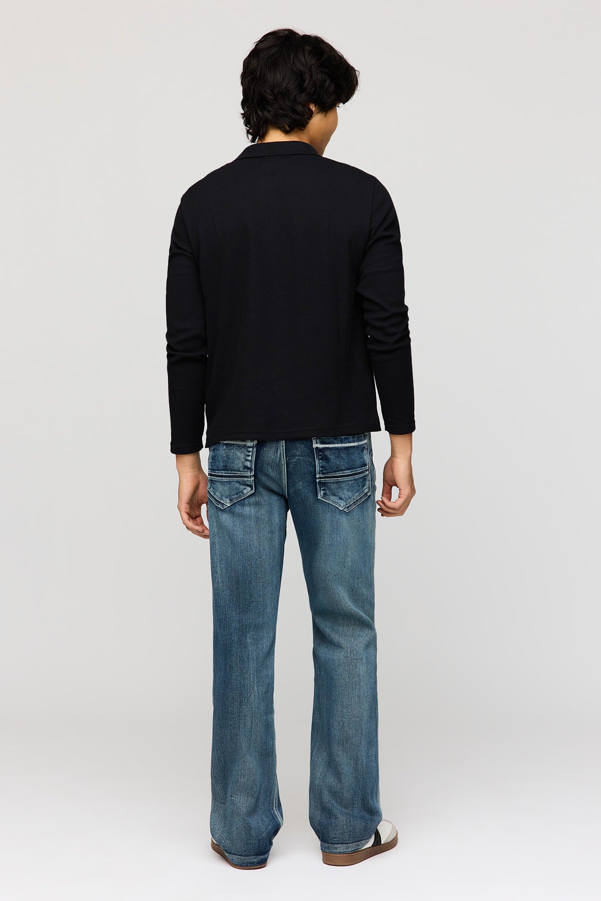 Vue alternative 3. Jean extensible à jambe semi-évasée
