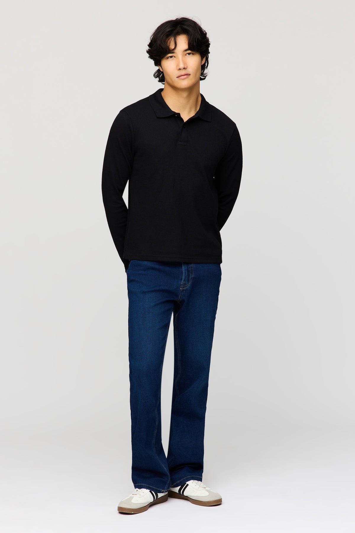 Vue alternative 2. Jean extensible à jambe semi-évasée
