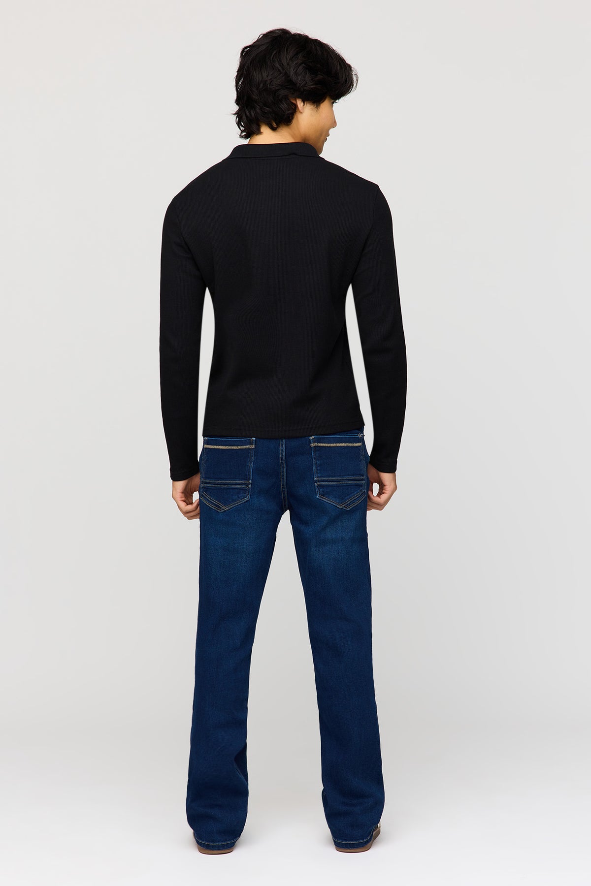 Vue alternative 3. Jean extensible à jambe semi-évasée