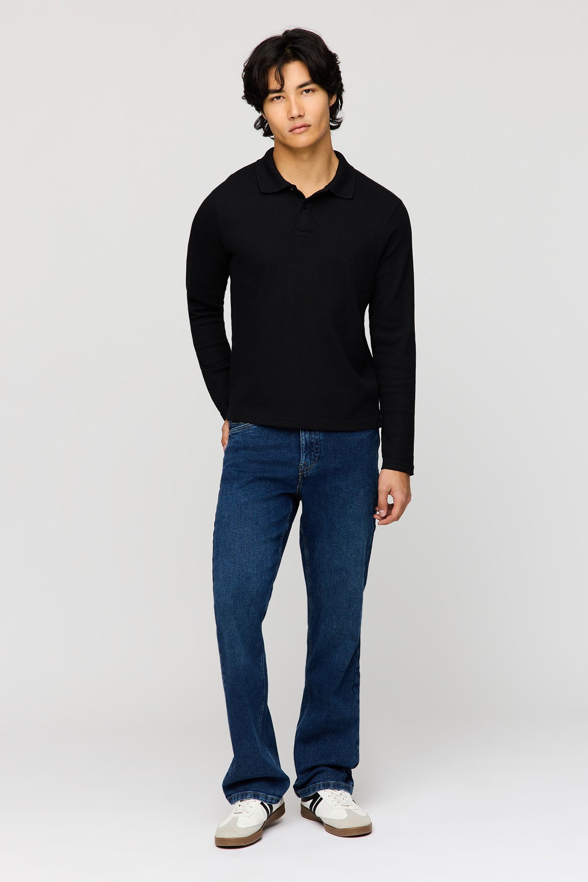 Vue alternative 2. Jean extensible à jambe semi-évasée