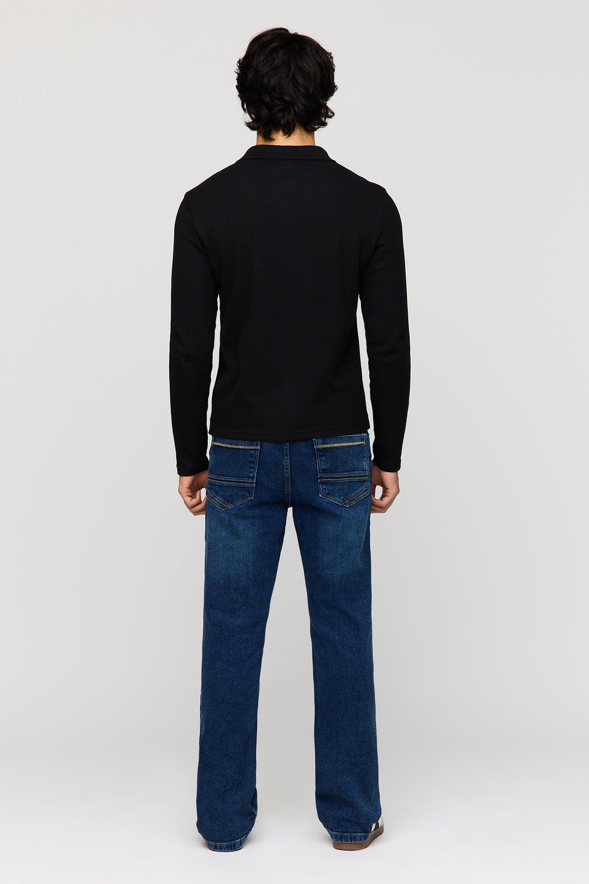 Vue alternative 3. Jean extensible à jambe semi-évasée