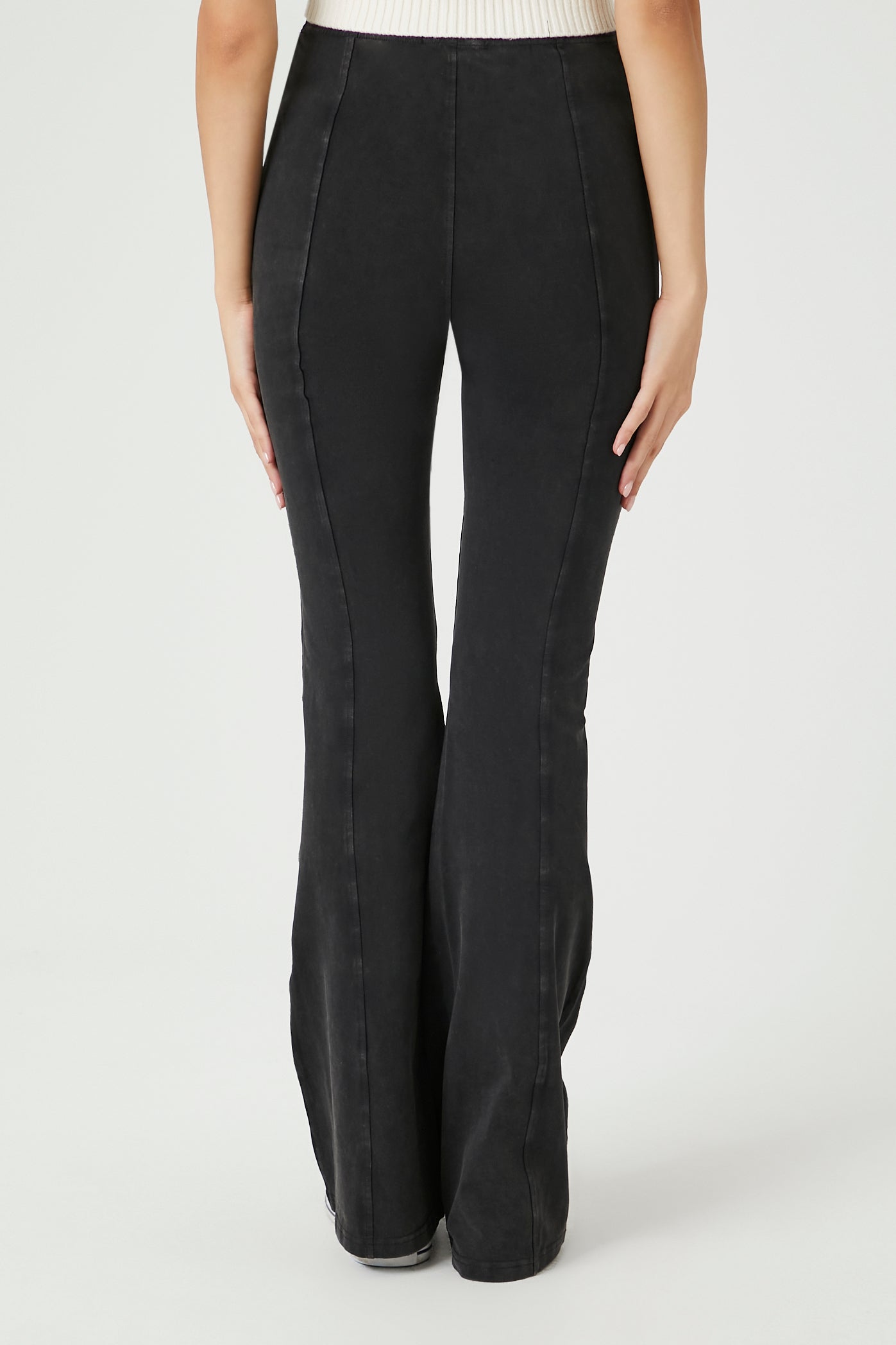 Pantalon mi-taille à jambe évasée avec surpiqûres