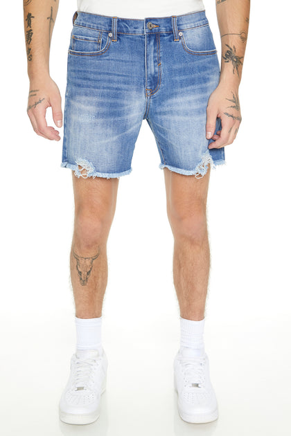 Short en denim délavé à la pierre avec franges