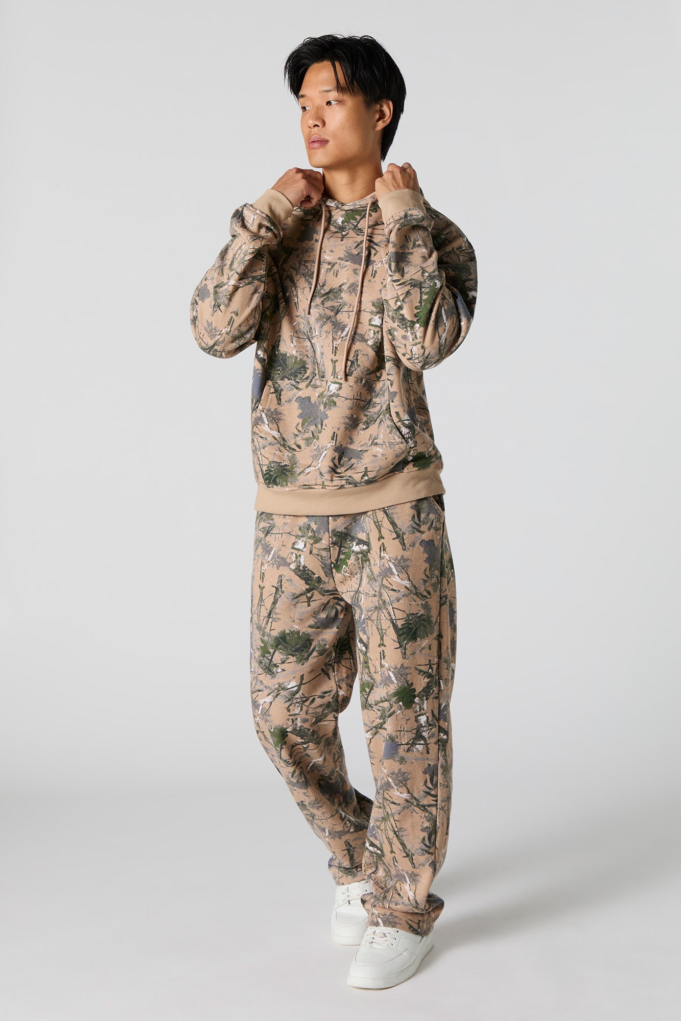 Pantalon d'entraînement en molleton avec imprimé Forêt et motif camouflage